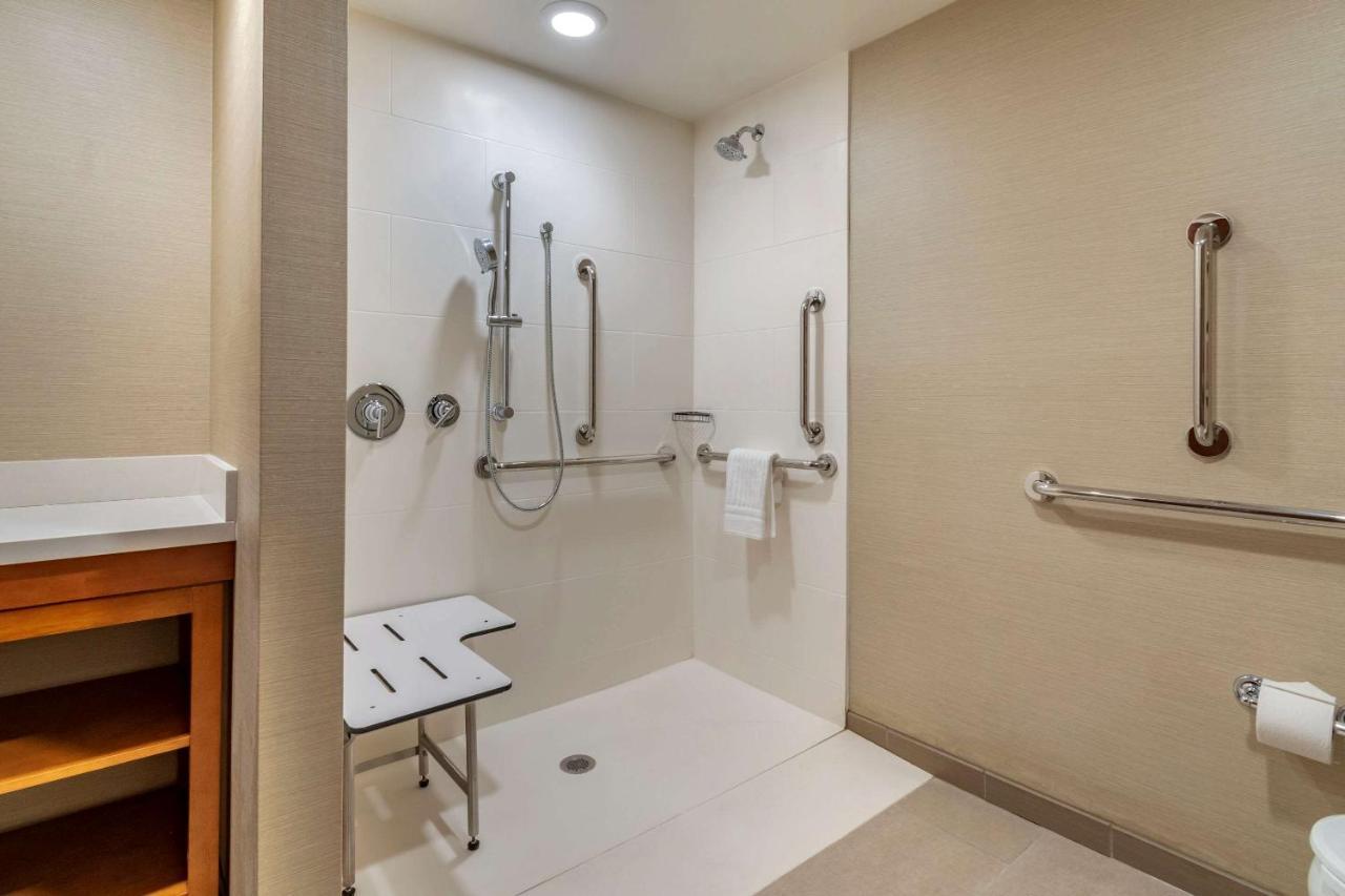 Comfort Suites Camp Hill-Harrisburg West Экстерьер фото