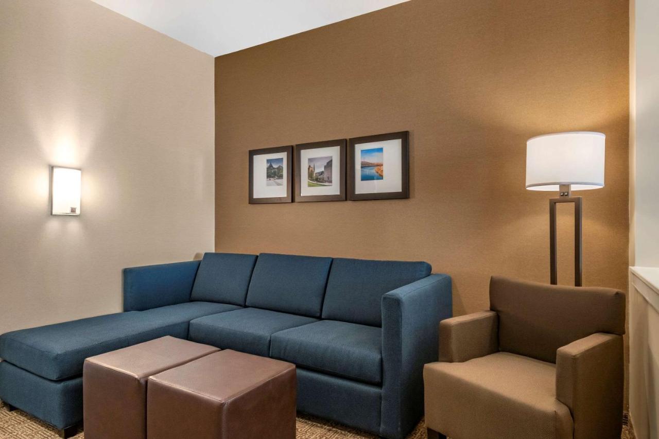 Comfort Suites Camp Hill-Harrisburg West Экстерьер фото