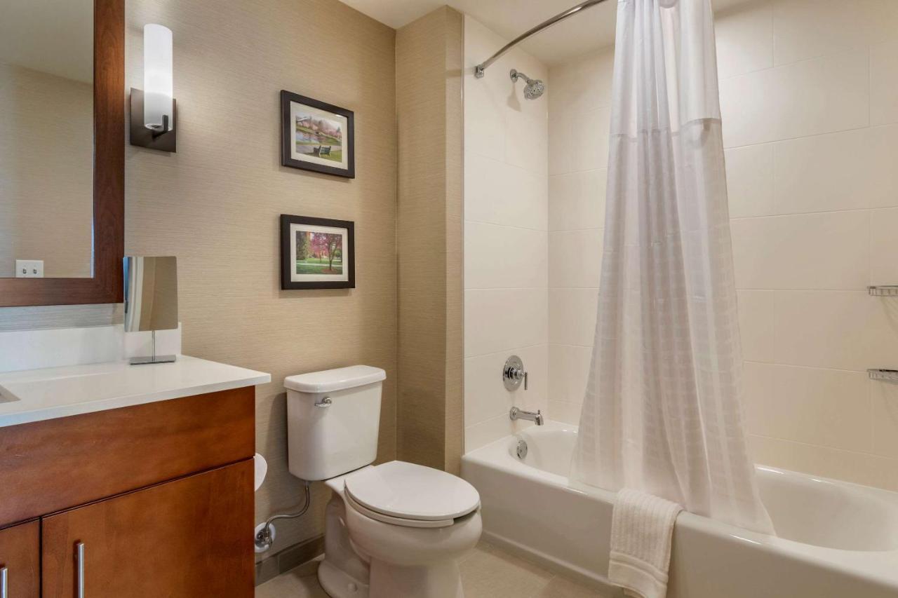 Comfort Suites Camp Hill-Harrisburg West Экстерьер фото