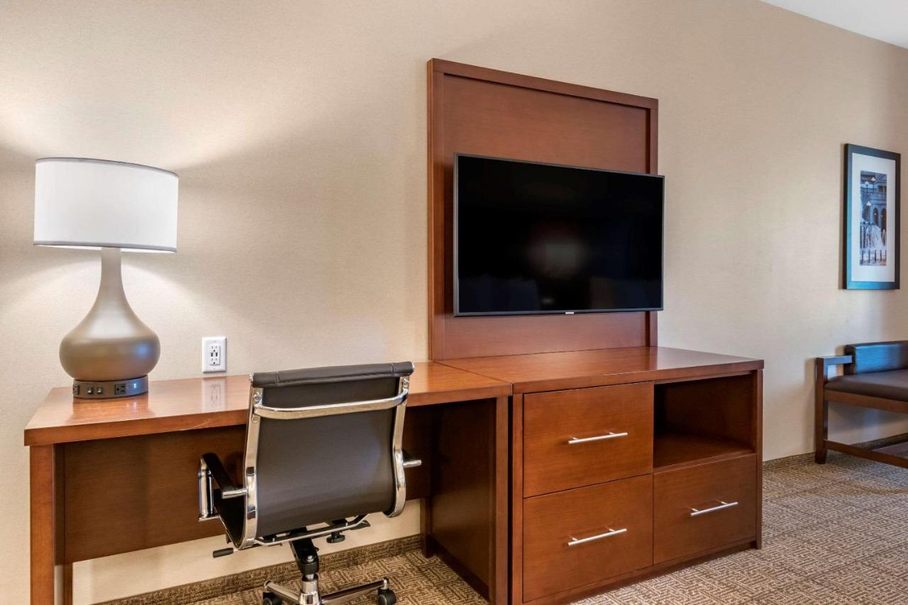 Comfort Suites Camp Hill-Harrisburg West Экстерьер фото